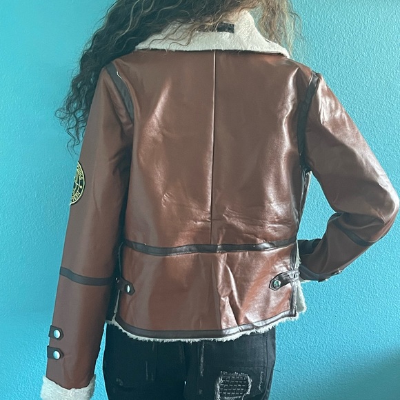 Gorgeous Light Weight jacket - Picture 4 of 7